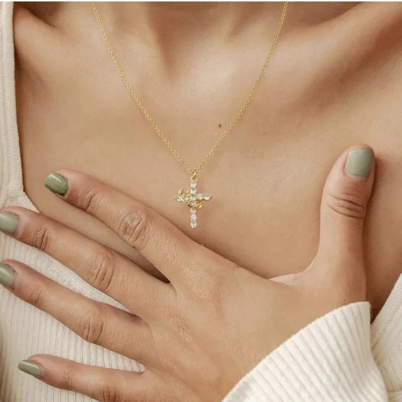 Colar Cruz & Coroa - Banhado a Ouro 18K