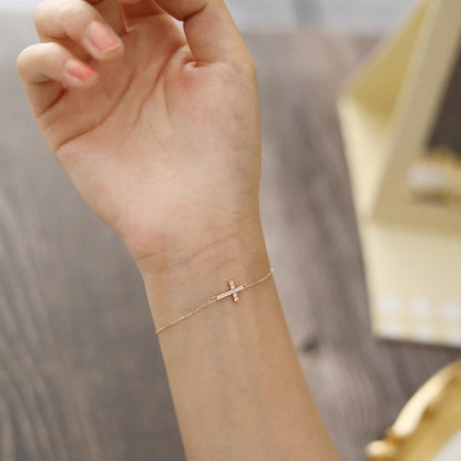 Pulseira Pingente Delicado de Cruz Banhada em Ouro [COMPRE 1 LEVE 2]