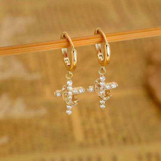 Brinco Cruz & Coroa Banhado a Ouro 18K [COMPRE 1 E LEVE 2]