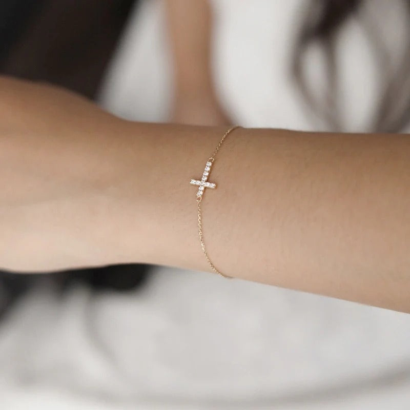 Pulseira Pingente Delicado de Cruz Banhada em Ouro [COMPRE 1 LEVE 2]