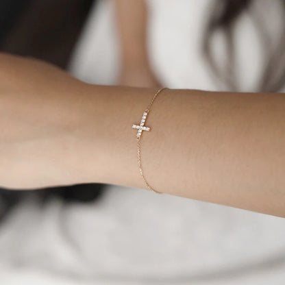 Pulseira Pingente Delicado de Cruz Banhada em Ouro [COMPRE 1 LEVE 2]